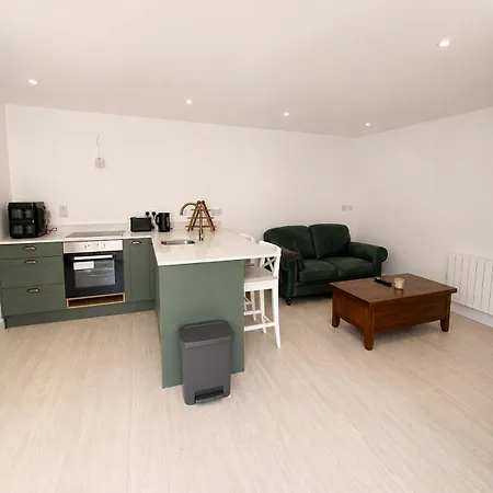 Cosy 2br With Patio & Location *