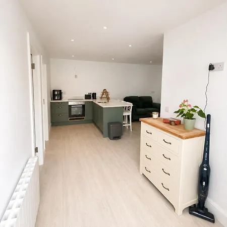 Cosy 2br With Patio & Location